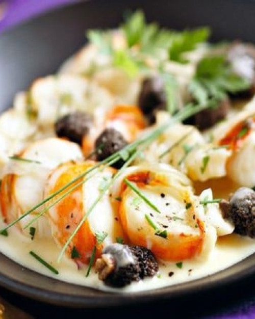 DEMIE LANGOUSTE AUX MORILLES EN CASSOLETTE